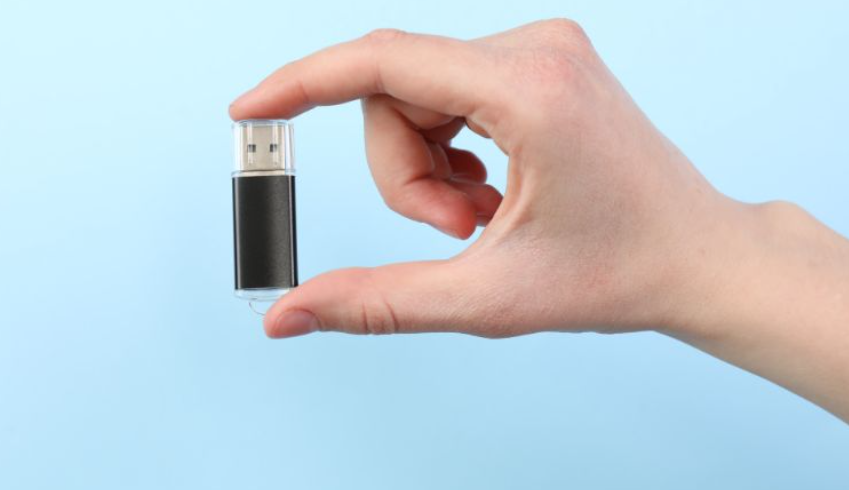 6. A USB Flash Drive Connecto